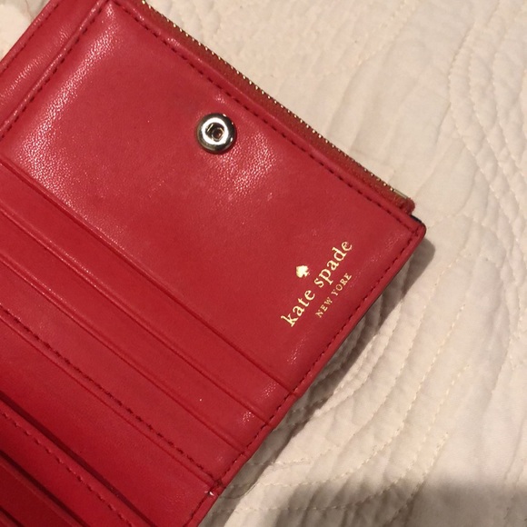 Kate spade New York red pebbles leather L zip bifold wallet - Picture 7 of 7